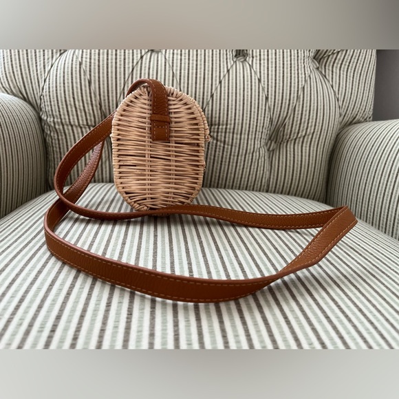 Express Rattan Crossbody - Picture 7 of 10